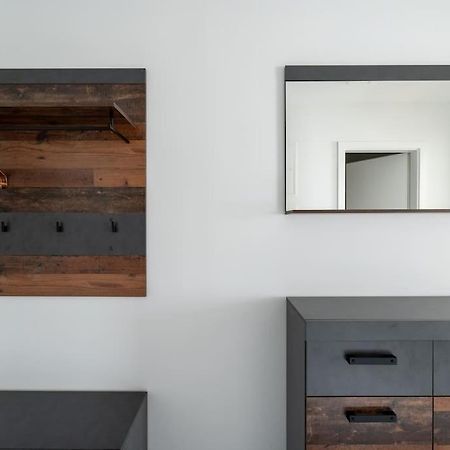 Hm • Sleek 1Br Home With Balcony Wenen Buitenkant foto