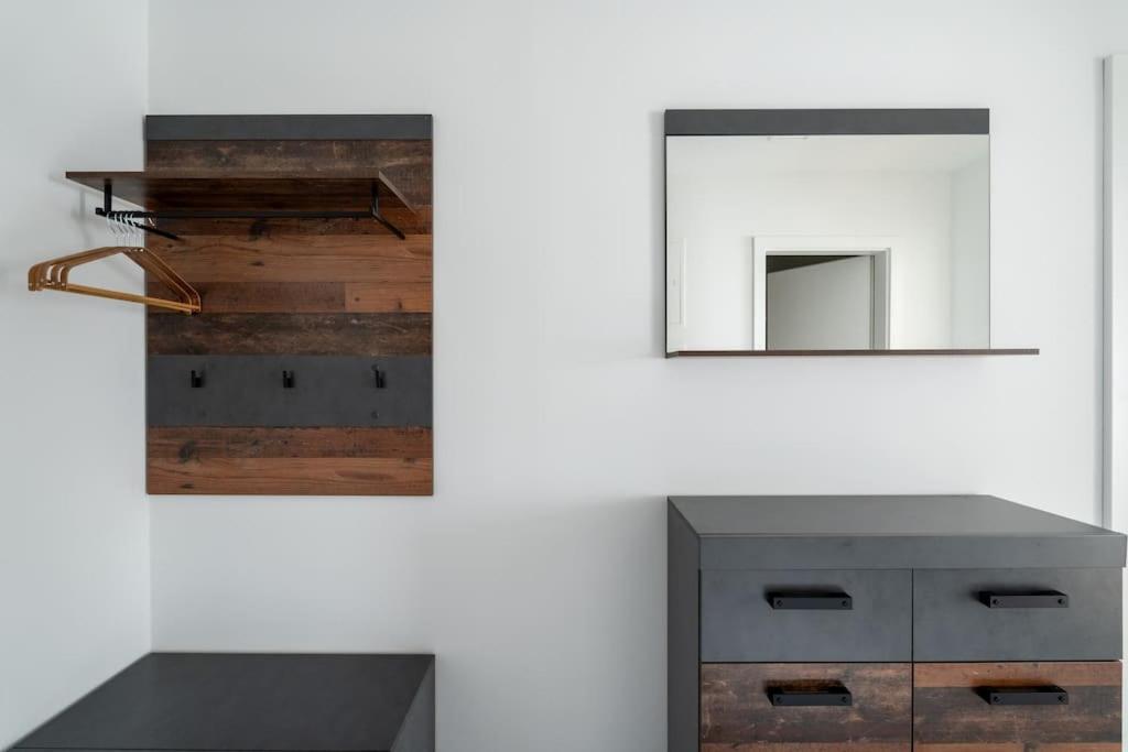 Hm • Sleek 1Br Home With Balcony Wenen Buitenkant foto